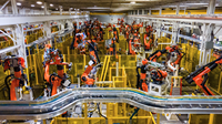Robot de soudage KUKA haute précision, moteur PLC, découpe 3D, structure en acier, pièces automobiles, soudage d'aluminium, production automatisée