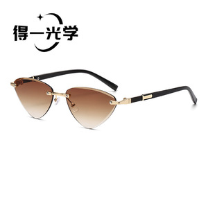 แว่นกันแดดทรงสามเหลี่ยมไร้กรอบ De Yi Optics สีดำ เลนส์ PC ป้องกันรังสียูวี 400 น้ำหนักเบา สำหรับทุกเพศ - Product Image 4