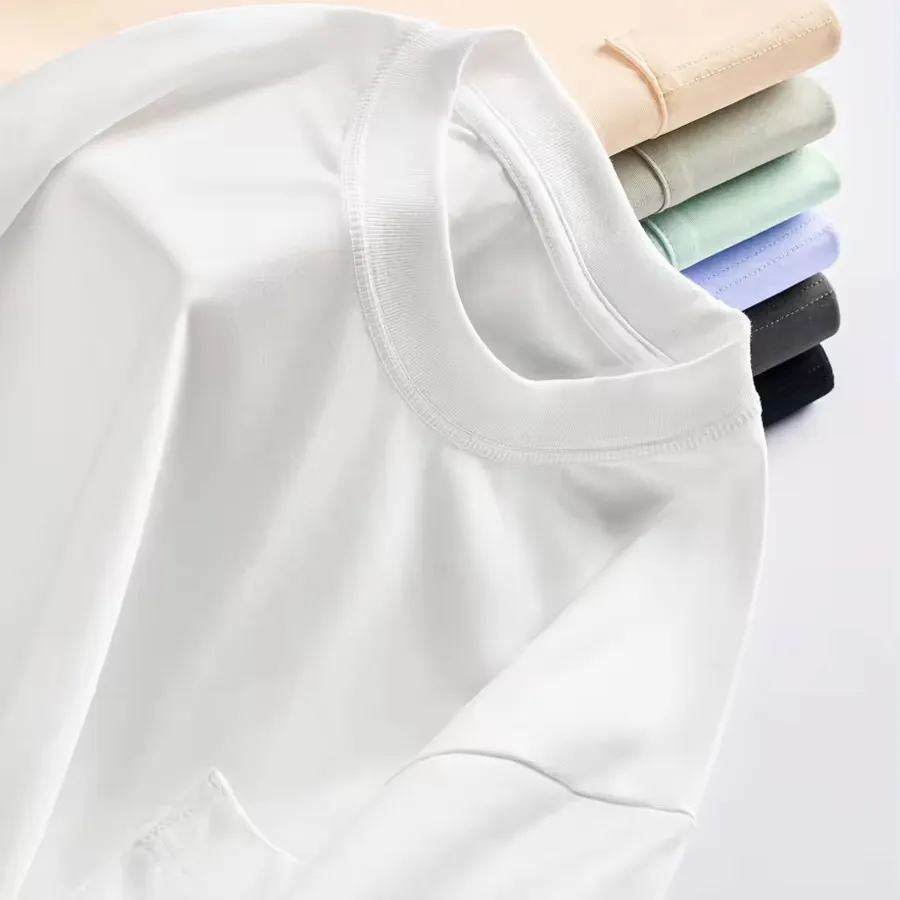 ขายส่งผ้าฝ้ายผสม 230 กรัมรอบคอสีขาวสีเบจปกติพอดีเสื้อยืดผู้ชายออกแบบธรรมดาพร้อมกระเป๋า