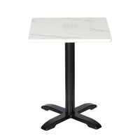 Panneau de table en résine carré bicolore à motif bois sur mesure avec finition des bords pour café intérieur/extérieur et salle à manger