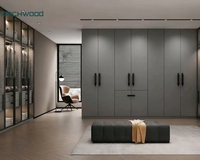Armoire encastrée moderne blanche et minimaliste avec rangement en verre et éclairage LED pour salon ou salle à manger de luxe dressing