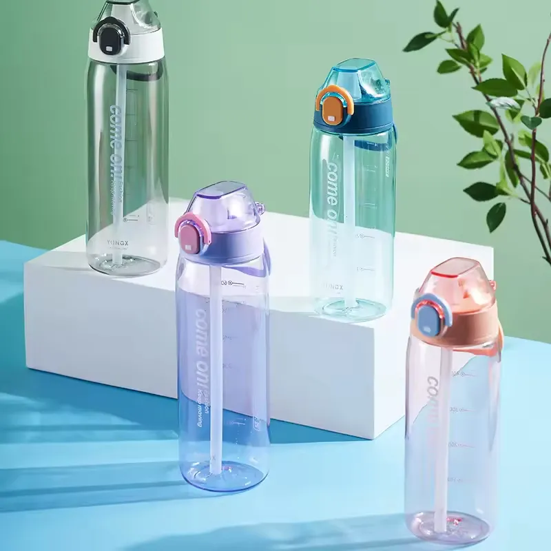 Botol air plastik portabel 750ml, cangkir air dengan spidol waktu dapat digunakan kembali dengan sedotan olahraga luar ruangan