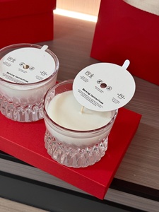 Bougie artisanale française romantique luxueuse parfumée aux fruits en cire de soja pour les fêtes - Product Image 2