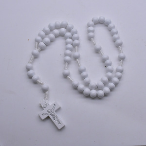 Collier chapelet en perles de bois blanc avec pendentif croix, chaîne de pull unisexe, bijou cadeau pour usage religieux - Product Image 2