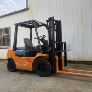 Used Toyota Japanese Mini 3 Ton Diesel <b>Forklift</b> with Engine for Report & Video Inspection for Sale - Product Image 1