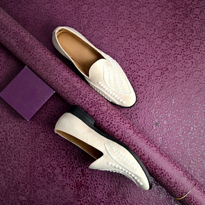 Mocassins pour homme en cuir véritable crème Asken Atelier, faits à la main, avec détails brodés du blason, respirants et confortables - Product Image 1