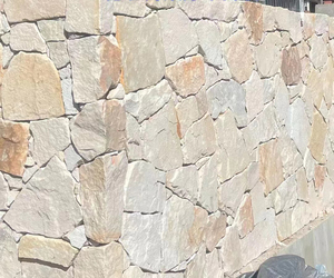 Pietra Arenaria Bianca per Pavimentazione Irregolare e Rivestimento Murale per Interni ed Esterni in Offerta - Product Image 6