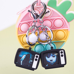 Mini TV porte-clés pendentif simule jouet TV étui suspendu porte-clés Halloween cadeau vintage d'horreur drôle rancune - Product Image 4