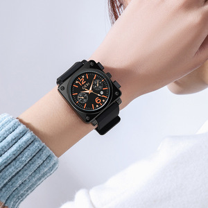Reloj de cuarzo de silicona con calendario multifuncional para hombre, con esfera grande, moderno y novedoso para el verano. - Product Image 1