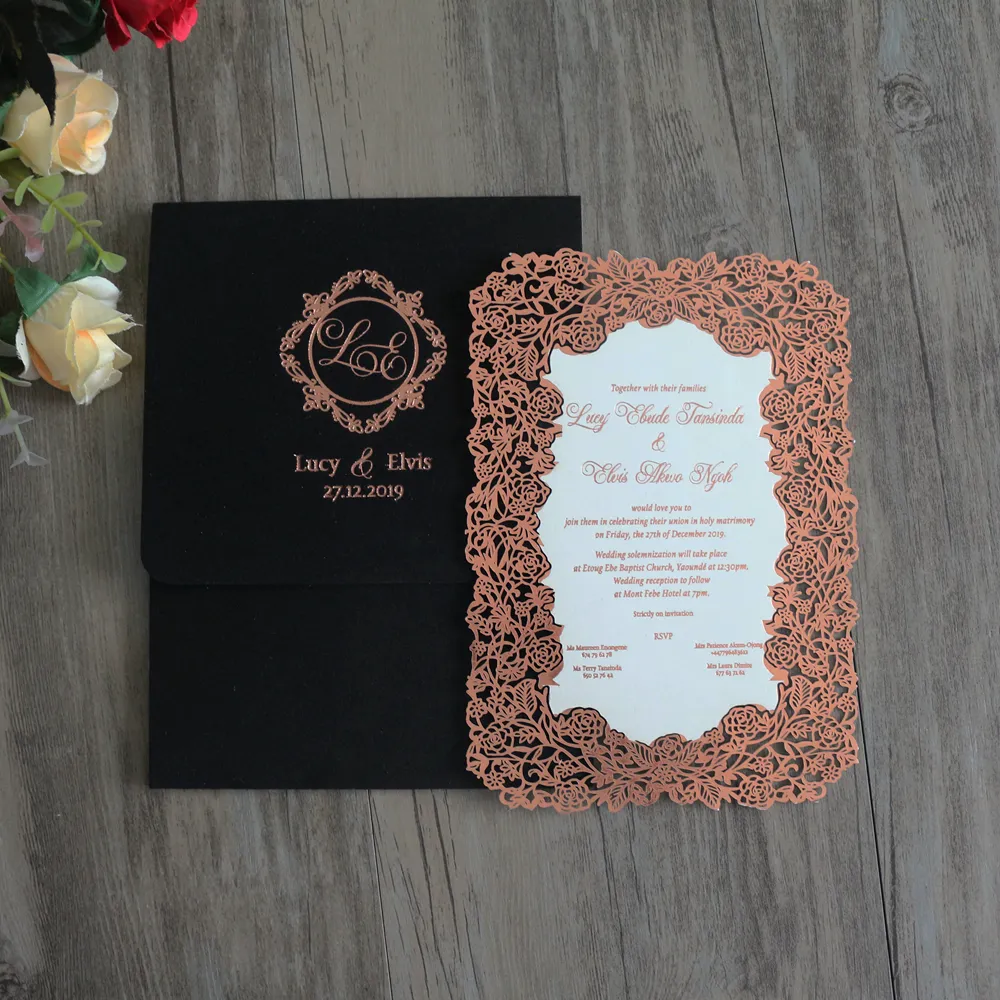 Goud Verijdelen Laser Cut Bloemen Uitnodigingskaarten 5*7 Inch Ceremonie Menu Kaarten Met Fluwelen Enveloppen