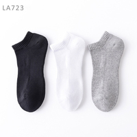 Chaussettes de sport amusantes en jacquard de coton et polyester, blanches et noires unies, tricotées, de marque Cmax Designer, pour la vente en gros, chaussettes mi-mollet et socquettes.