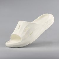Sandales en EVA bicolores bleu glace et blanc pour femme, avec trois découpes verticales, texture cannelée, moulées en une seule pièce, légères, à bout ouvert