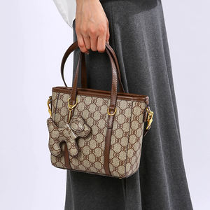 Bolso de Mano de Lujo de Alta Gama para Mujer, Mochila Cruzada de Gran Capacidad, Material PU Moderno, Bolso Casual Resistente - Product Image 5