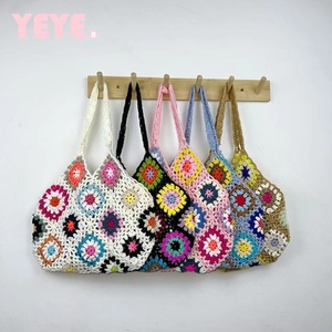 Borsa da Donna 2022 Stile Etnico Europeo-Americano Fatta a Mano con Gancio, Motivo Floreale a Blocchi di Colore Misto, Due Cinghie, in PU - Product Image 3