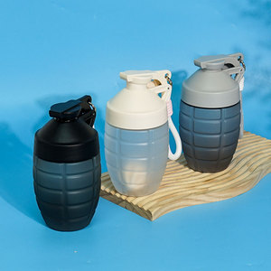 Botella agitadora de proteínas de alta calidad con correa desmontable antifugas portátil sin BPA para sesiones de gimnasio - Product Image 1