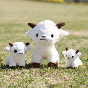 Boneka Domba Plush Bahan Polyester dan Kapas PP Unisex Hadiah Ulang Tahun Grosir - Product Image 3