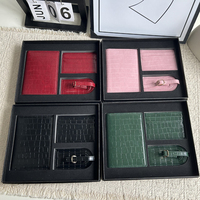 Ensemble de voyage populaire 3-en-1 : porte-passeport, porte-cartes et étiquette de bagage en cuir PU effet crocodile, avec coffret cadeau