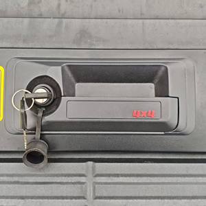 Copertura Tonneau Avvolgibile Manuale in Alluminio Impermeabile con Chiusura di Sicurezza per Ford Ranger T6 T7 T8 - Product Image 3