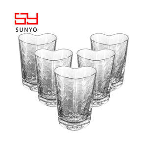 Nordico perfetto regalo di <span class=keywords><strong>san</strong></span> <span class=keywords><strong>valentino</strong></span> artigianale a forma di cuore a forma di martello cristallo personalizzato <span class=keywords><strong>tazza</strong></span> di vetro succo di latte - Product Image 6