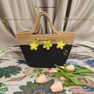 Sac fourre-tout en corde de coton tressée fait main pour femme, style simple et tendance, nouveau modèle estival, en paille assortie pour les vacances à la mer - Product Image 3