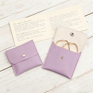 Pochette à bijoux en cuir PU de luxe de 8*8 cm, couleur personnalisée, vente en gros, pour bague, bracelet, collier - Product Image 5