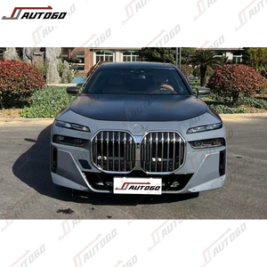 Kit carrosserie pour <span class=keywords><strong>BMW</strong></span> 7 G12, mise à niveau vers G70 MT : Pare-chocs avant et arrière, calandre, phares, feux arrière, jupes latérales, capot, ailes, diffuseur, sorties d'échappement - Product Image 5