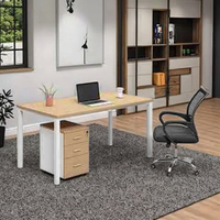 Bureau de direction au design moderne et épuré avec écran de séparation, table de travail 2/4/6 postes, table à cartes, panneau en bois extensible avec rangement