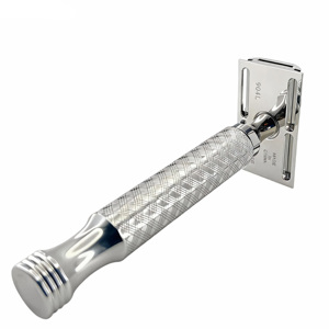 มีดโกนสแตนเลสขัดเงาอย่างดีสำหรับผู้ชาย ยี่ห้อ <span class=keywords><strong>Schick</strong></span> ใบมีดสองคม ด้ามจับสีเงินสดใส เปลี่ยนใบมีดได้ง่าย - Product Image 2