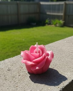 Beautiful pink Rose-shaped Soy Wax Handmade Modern Environment-Friendly Aromatherapy Candle for Thanksgiving Home Decor Gifting - Product Image 3