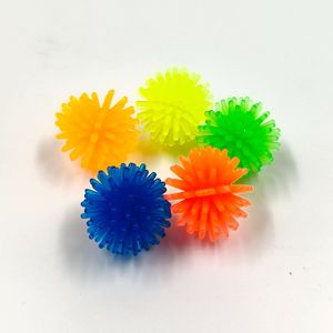 Pelotas Antiestrés de TPR Coloridas al por Mayor, Pelotas Suaves y Flexibles con Púas, Mini Juguete de Cápsula - Product Image 4
