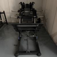Machine à squats inclinée à charge libre PowerX pour entraînement de la force des membres inférieurs