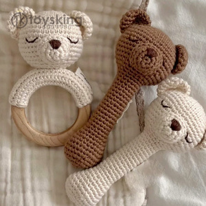 <span class=keywords><strong>Hochet</strong></span> en crochet en forme d'ours mignon, jouet apaisant, cadeau pour nouveau-né fait à la main avec une cloche, poupée en peluche sensorielle en coton biologique pour bébé - Product Image 1