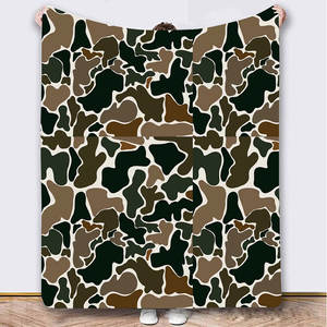 Nouvelle couverture de voyage et de camping camouflage imprimée, personnalisable par sublimation, en polaire et flanelle - Product Image 1