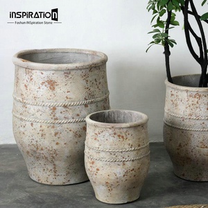 Macetas de hormigón con patrón en relieve de estilo Atlántico de flores antiguas para exteriores - Product Image 5