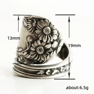 Anello Aperto Vintage Daisy da Donna, Stile Dark, Audace e alla Moda, per Uso Quotidiano e Feste, Accessorio da Mano, Regalo - Product Image 5
