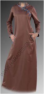 อาบายะห์ผ้าฝ้ายออร์แกนิคที่เป็นมิตรกับสิ่งแวดล้อม ระบายอากาศได้ดี ดีไซน์สวยงามสำหรับผู้หญิงทุกขนาด พร้อมเครื่องประดับเสื้อผ้ามุสลิมแบบดั้งเดิมที่สวยงาม - Product Image 2