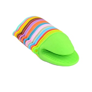 Maniques épaisses pour four, résistantes à la <span class=keywords><strong>chaleur</strong></span> et <span class=keywords><strong>anti</strong></span>-brûlure pour la <span class=keywords><strong>cuisine</strong></span>, pinces <span class=keywords><strong>de</strong></span> préhension, support <span class=keywords><strong>de</strong></span> casserole et <span class=keywords><strong>manique</strong></span> pour la <span class=keywords><strong>cuisine</strong></span> - Product Image 4