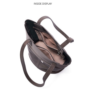 กระเป๋าสะพายข้างสีแดงน่ารักอเนกประสงค์สำหรับฤดูร้อนใหม่สำหรับผู้หญิง หนังแท้ ดีไซน์เก๋ไก๋ทันสมัย - Product Image 4