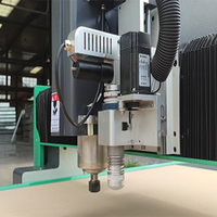 Machine de découpe CNC XUNEK pour cuir et mousse avec couteau oscillant