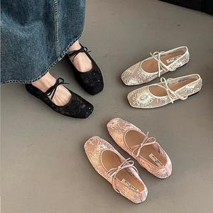 Zapatos de mujer de talla grande con lazo de mariposa, estilo hada, planos, de tela de red, con lentejuelas y encaje, transpirables, para primavera. - Product Image 1