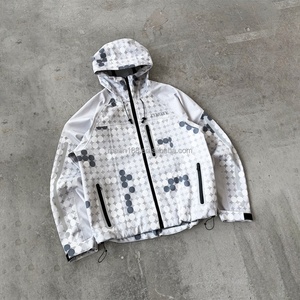Veste coupe-vent imperméable à fermeture éclair, design personnalisé, pour homme, avec capuche, de haute qualité, impression numérique intégrale. - Product Image 1
