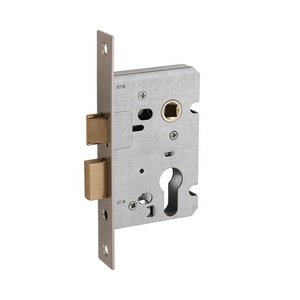 Serrure de salle de bain <span class=keywords><strong>à</strong></span> <span class=keywords><strong>rayon</strong></span> de 65mm de type britannique avec plaque frontale pour porte en bois laiton acier alliage de zinc matériau ABS 3 clés incluses - Product Image 4