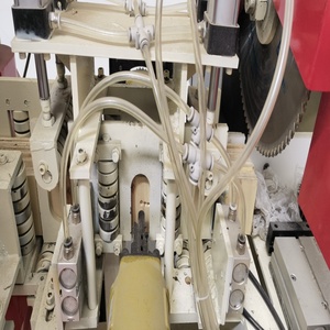 Machine de découpe CNC européenne pour la fabrication de pieds de palettes en contreplaqué et le recyclage des blocs de bois - Product Image 6