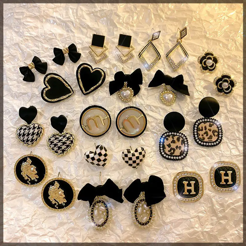 Vintage Fashion Black Hear Bowknot Earrings Female Fashion s925 Silver Irregular Pearl Set Diamond Earrings Valentine's Day Gift
