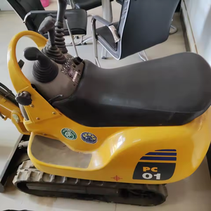 La mini-pelle classique Komatsu PC01, une pelle sur chenilles d'occasion, pèse 300 kg et est la plus petite pelle d'occasion au monde. - Product Image 3