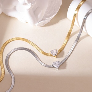 Collar de Cadena con Eslabones de Zirconia en Forma de Corazón, de Acero Inoxidable con Baño PVD de 18K, Moderno, Minimalista y a la Moda, para Aniversario, Unisex - Product Image 3