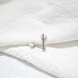Boucles d'oreilles labret en acier inoxydable 316L avec opale | Perçage interne fileté |   Piercing plat pour cartilage, lèvre et hélix - Product Image 2