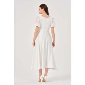 Camiseta Básica Blanca para Mujer DANS, Cómoda y Elegante, Paquete al por Mayor Tallas 36-42 para Uso Diario - Product Image 3