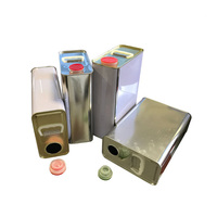 Boîte de conserve carrée en métal de 5lt 5 litres avec capuchon de couvercle de bec flexible en plastique et poignée pour huile moteur pour huile de machine