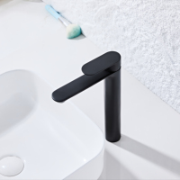 Grifo de lavabo comercial moderno montado en cubierta de latón resistente manija única válvula de cerámica mezclador cromado para apartamento de Hotel